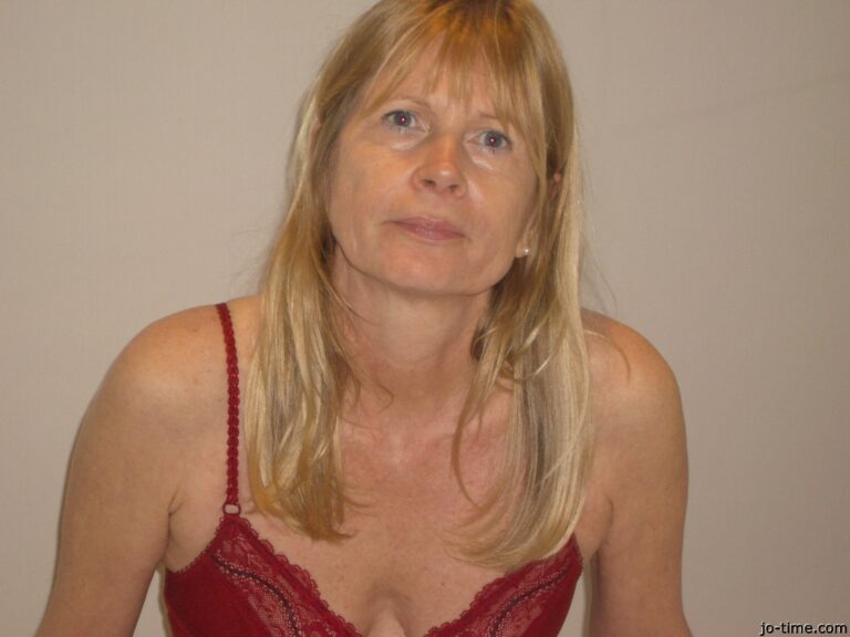 La Mia Avventura Torrida nel Lounge di un Hotel sul Mare