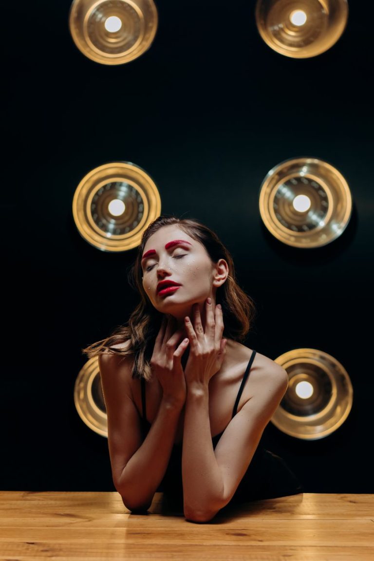 Giovane donna seducente