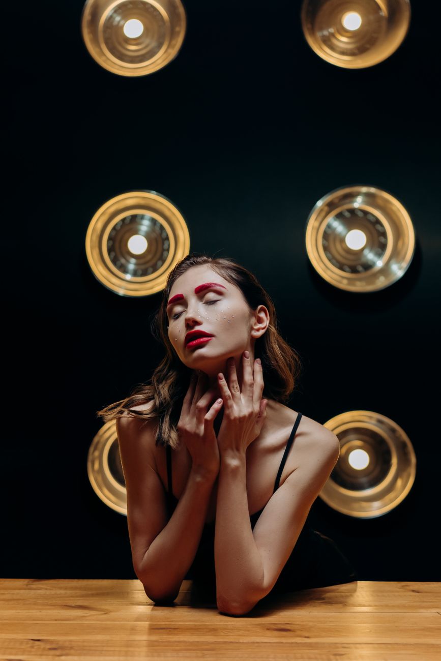 Giovane donna seducente