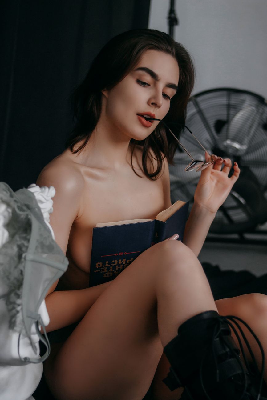Giovane donna seducente